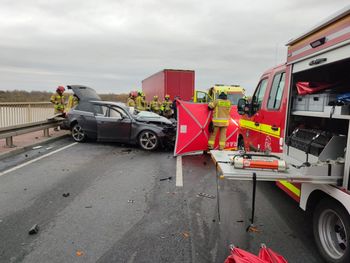 Nowy Kamion: Tragiczny wypadek na DK50. Kierowca audi zginął po zderzeniu z ciężarówką