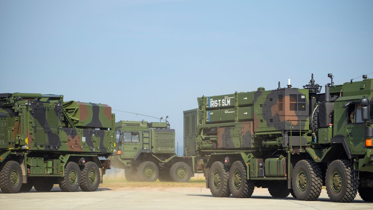 KIEL, GERMANY - SEPTEMBER 4: Soldiers are moving the IRIS-T SLM air defence system into place prior to the arrival of German Chancellor Olaf Scholz, Defence Minister Boris Pistorius and Lt. General Ingo Gerhartz, commander of the German air force (Inspekteur der Luftwaffe) during the operative launch of the Bundeswehr's first IRIS-T SLM air defence system at the Todendorf military base on September 4, 2024 in Panker, Germany. IRIS-T SLM, developed by Diehl Defence, is a medium-range system capable of bringing down drones, aircraft and missiles. Germany has already supplied Ukraine with at least three of the systems. (Photo by Gregor Fischer/Getty Images)