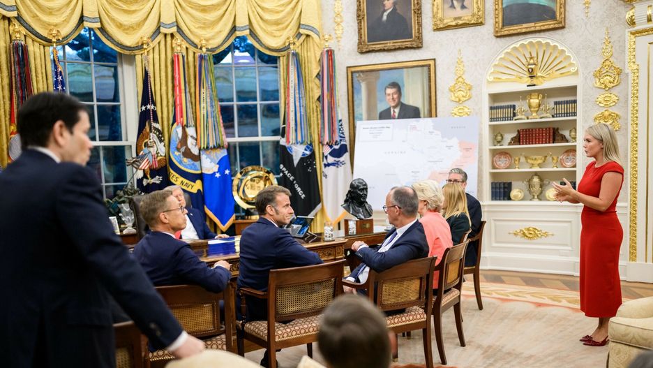 Spotkanie Trump - Zelenski w Waszyngtonie
Mandatory Credit: Photo by White House/ZUMA Press Wire/Shutterstock (15449398dr)
Press Secretary Karoline Leavitt speaks to European leaders during a meeting with President Donald Trump following his call with Russian President Vladimir Putin, Monday, August 18, 2025, in the Oval Office.
Trump meeting with Zelensky and European Leaders, Washington, District of Columbia, USA - 18 Aug 2025
ZUMA Press Wire/Shutterstock