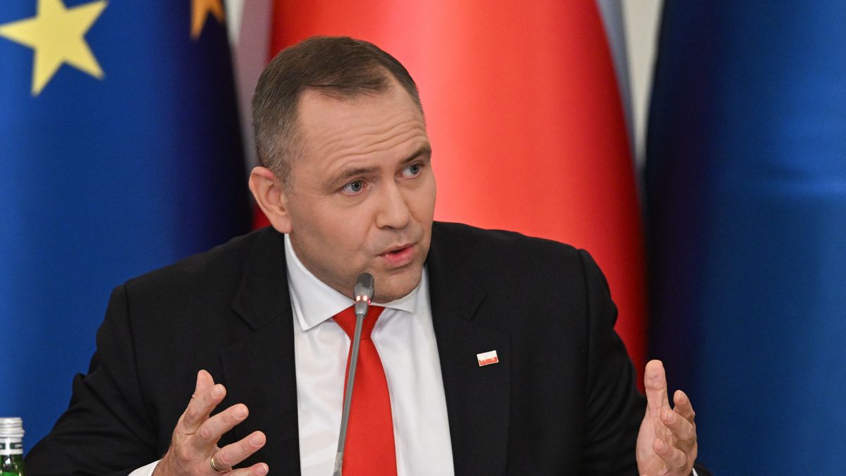 Warszawa, 11.09.2025. Prezydent RP Karol Nawrocki na posiedzeniu Rady Bezpieczeństwa Narodowego w Pałacu Prezydenckim w Warszawie, 11 bm. Posiedzenie RBN dot. naruszenia polskiej przestrzeni powietrznej przez rosyjskie drony. (aldg) PAP/Radek Pietruszka