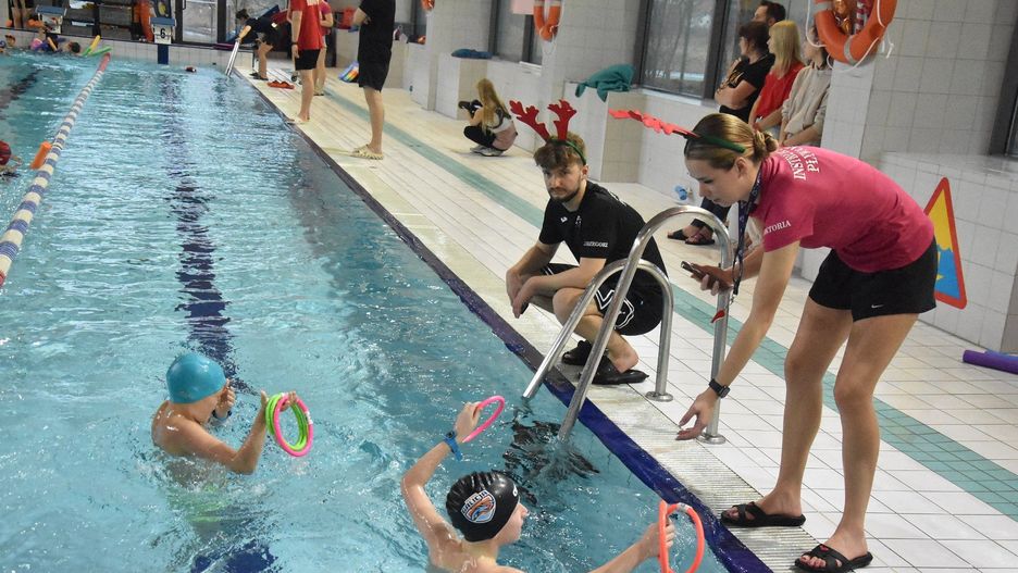 Urodzinowa impreza na pływalni w Proszowicach