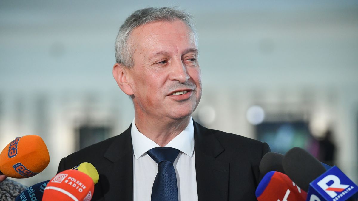 Jacek Dobrzy�ski
Warszawa, 04.06.2025. Rzecznik ministra spraw wewn�trznych i administracji, koordynatora s�u�b specjalnych Jacek Dobrzy�ski podczas briefingu prasowego w Sejmie w Warszawie, 4 bm. Briefing dot. zabezpieczenia przez s�u�by broni pozostawionej bez nadzoru w hangarze na lotnisku na Podkarpaciu. Sprz�t nie nale�y do polskiego wojska.  (jm) PAP/Piotr Nowak
Piotr Nowak
X kadencja, 10, 10., Dziesi�ta, kadencji, polityk polityka, Polityka, posiedzenie, Posiedzenie Sejmu, pos�owie, sala, Sejm, Sejm RP