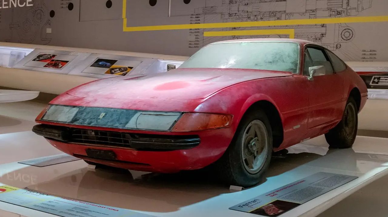 Znaleźli ferrari w garażu. Wstawili je do muzeum w oryginalnym stanie