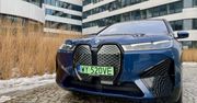 BMW iX. Bawarczycy za prawie pół miliona złotych połączyli przepych, elektromobilność i nowoczesność