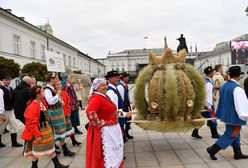 Warszawa. Barwne dożynki prezydenckie. Wieńce, dyplomy i słowa otuchy dla wsi