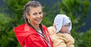 Anna Lewandowska w warkoczach ogląda z Laurą bańki mydlane (ZDJĘCIA)