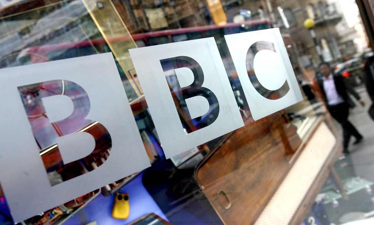 Antyszczepionkowcy chcieli się wedrzeć do studia BBC w Londynie 