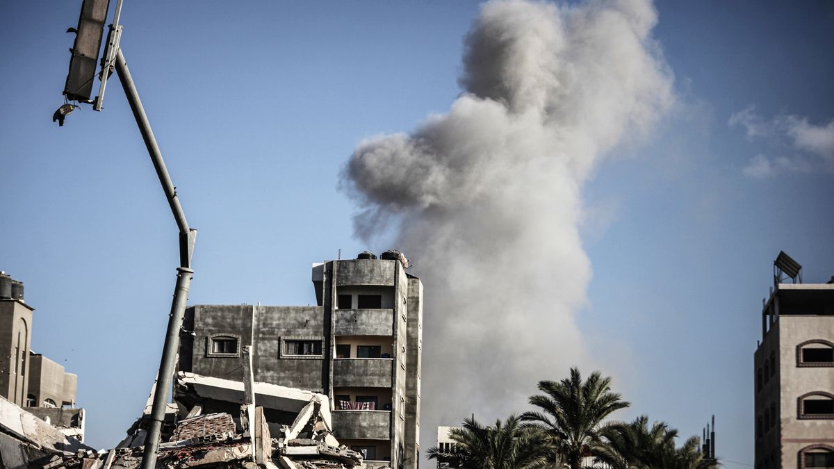 GAZA CITY, GAZA - OCTOBER 19: Smoke rises after Israeli airstrike hit al-Bureij camp despite ceasefire in Gaza Strip on October 19, 2025. (Photo by Moiz Salhi/Anadolu via Getty Images)