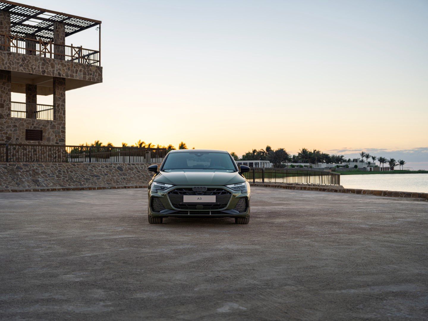 Static photo,
Colour: District Green Metallic