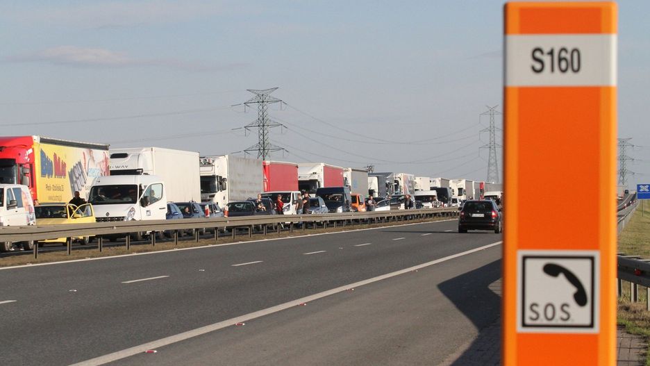 Punkty SOS funkcjonują m.in. przy autostradzie we Wrocławiu. Podobne urządzenia mają pojawić się w Krakowie (zdjęcie ilustracyjne)