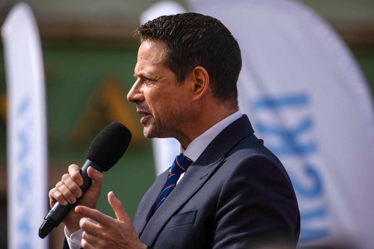 Trzaskowski uderza w prawicowych kandydatów. "Średniowieczne przepisy"