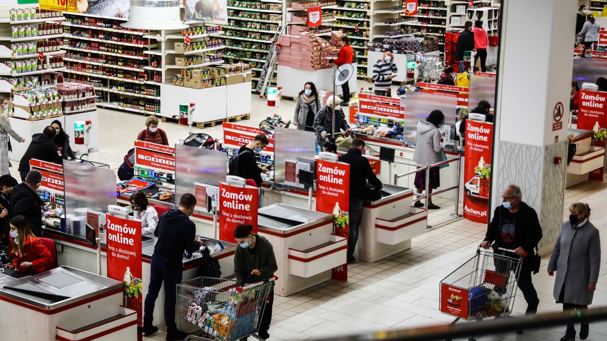 Idą zmiany w handlu. Jedne wynikają z nowelizacji ustawy o zakazie, inne z Polskiego Ładu. 