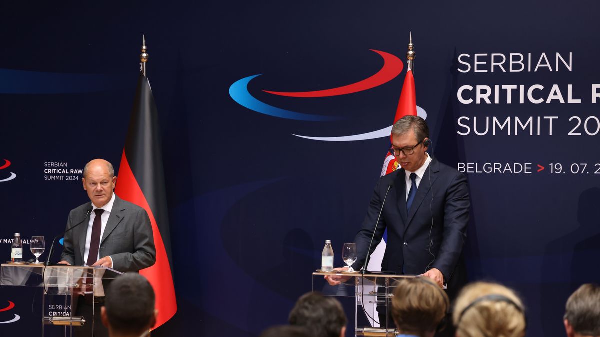 Kanclerz NIemiec Olaf Scholz oraz prezydent Serbii Aleksandar Vucic 