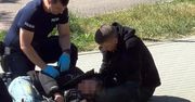 18-latek leżał przed komisariatem. W telefonie była ważna informacja