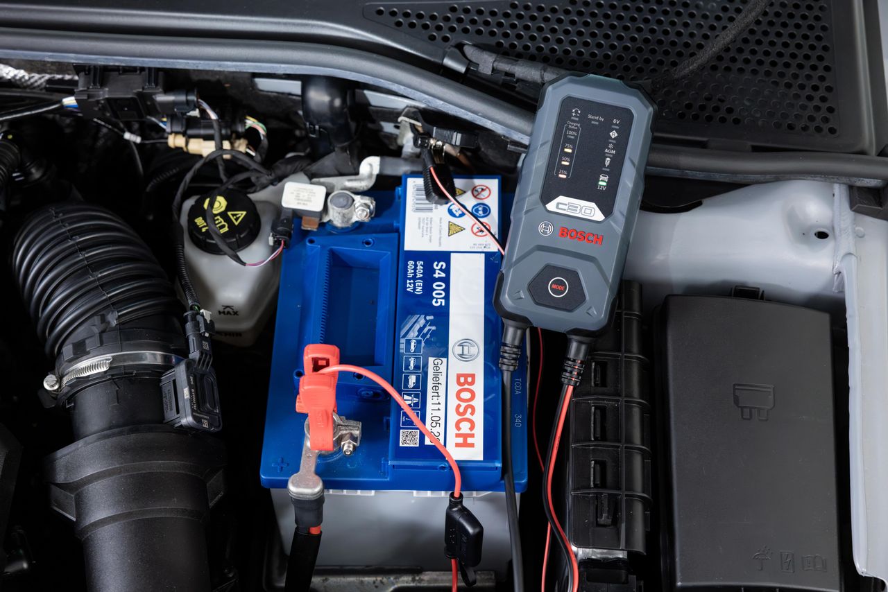 Akumulator, który nie robi dramatu z każdej zimy. Jak wymiana i dobór wpływają na bezpieczeństwo