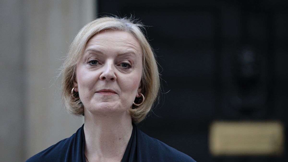 LONDON, ENGLAND - OCTOBER 20: Prime Minister Liz Truss delivers her resignation speech at Downing Street on October 20, 2022 in London, England. Liz Truss has been the UK Prime Minister for just 44 days and has had a tumultuous time in office. Her mini-budget saw the GBP fall to its lowest-ever level against the dollar, increasing mortgage interest rates and deepening the cost-of-living crisis. She responded by sacking her Chancellor Kwasi Kwarteng, whose replacement announced a near total reversal of the previous policies. Yesterday saw the departure of Home Secretary Suella Braverman and a chaotic vote in the House of Commons chamber. (Photo by Rob Pinney/Getty Images)