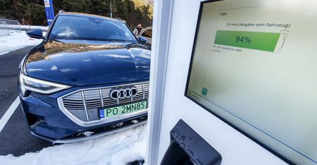 Ładowarki się (jeszcze) nie opłacają. "Czeka nas fala bankructw operatorów"