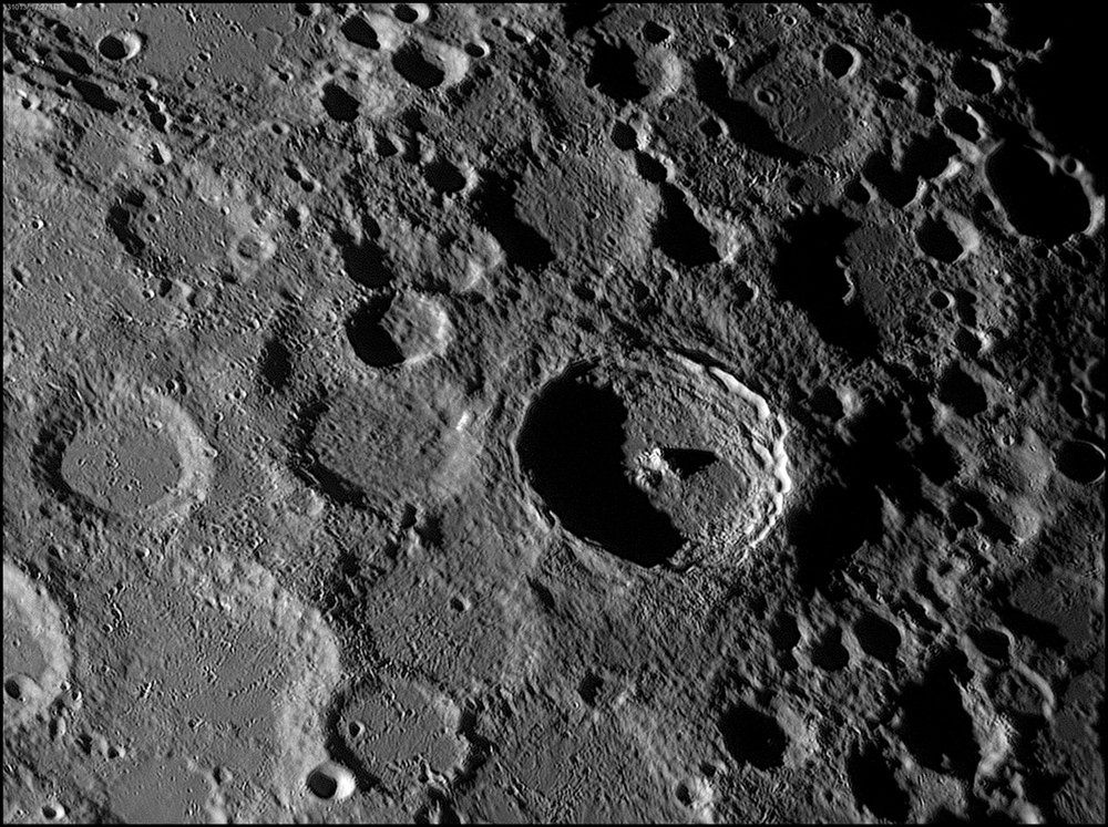 Drugie miejsce w kategorii Nasz Układ Słoneczny. Na zdjęciu kratery na Księżycu.