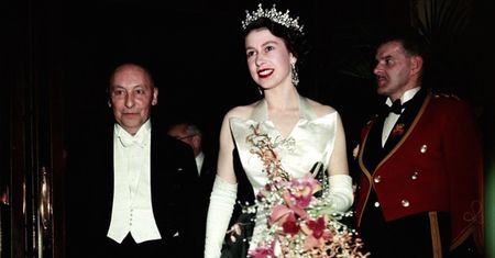 Elżbieta II pobiła rekord królowej Wiktorii! Panuje już od... 63 lat (ZDJĘCIA)