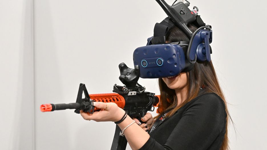 Kobieta podczas gry VR