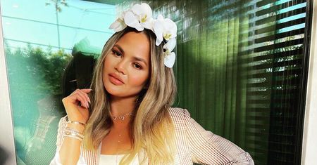 Półnaga Chrissy Teigen przy dziecku. Poleciały gromy!