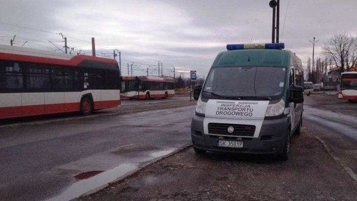 Problem cofniętych liczników nie dotyczy wyłącznie pojazdów prywatnych.