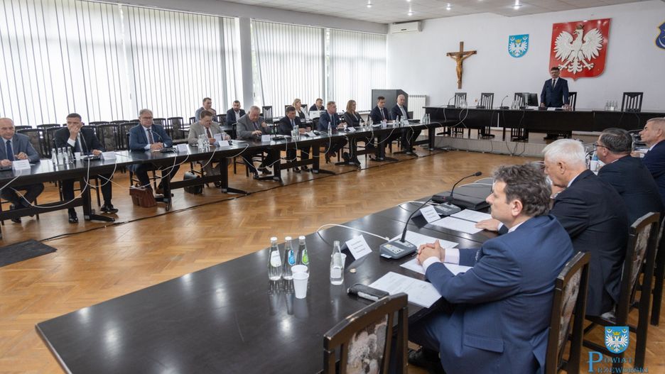 Sesja inaugurująca nową kadencję samorządu powiatu przeworskiego. To tam interweniowała policja