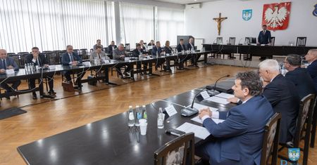 Policja na sesji rady powiatu. W tle afera podkarpacka