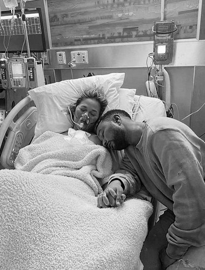 Chrissy Teigen poroniła w zaawansowanej ciąży