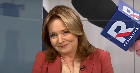 "Miłosne" zdjęcie Holeckiej i Sakiewicza szybko obiegło sieć. Internauci kpią