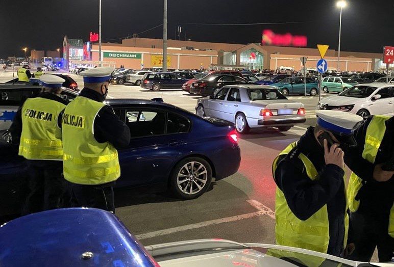 Śląskie. Na parkingu w Poczesnej policjanci ujawnili aż 131 wykroczeń.