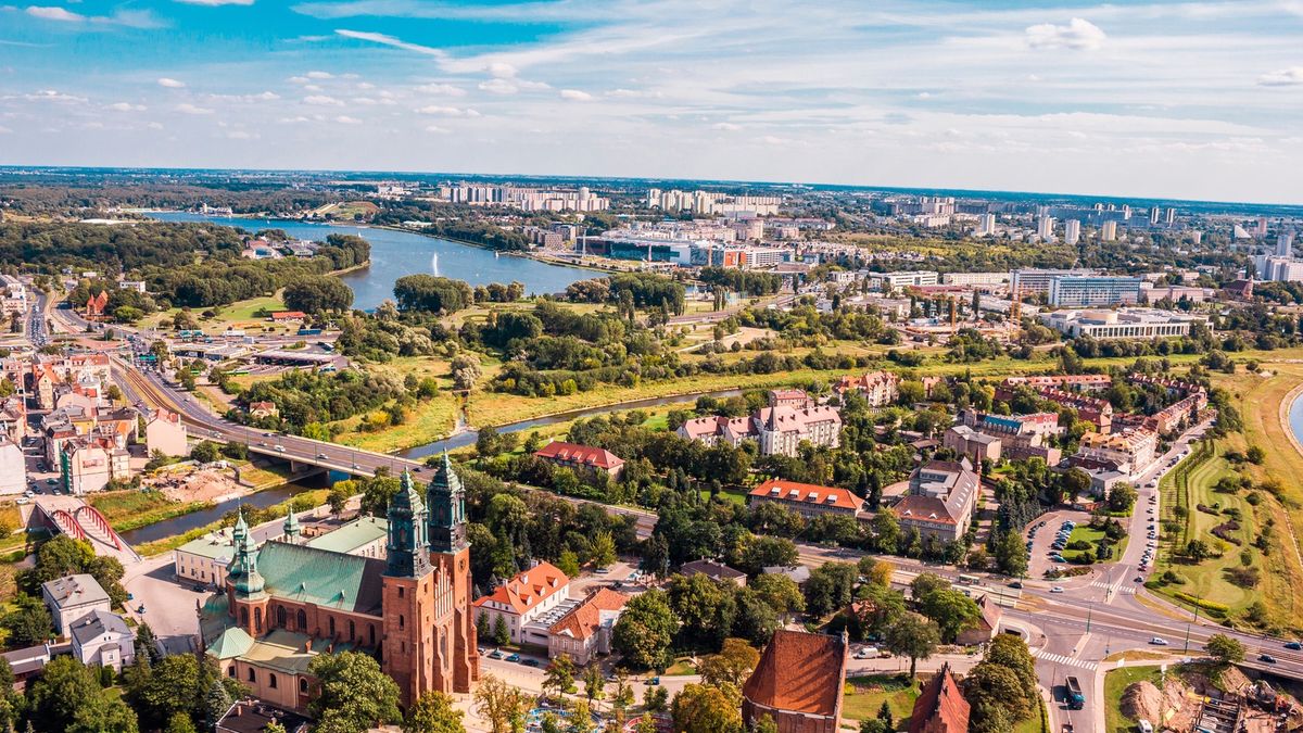 Ostrów Tumski w Poznaniu z katedrą z lotu ptaka