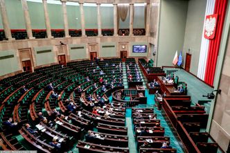 Premie dla pracowników Sejmu i Senatu. Dostali łącznie 1,8 mln zł
