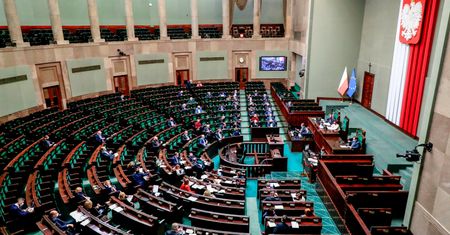 Premie dla pracowników Sejmu i Senatu. Dostali łącznie 1,8 mln zł