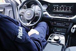 Warszawa. Stołeczni policjanci w elektrycznych samochodach. Radiowozy, które podjadą bezgłośnie