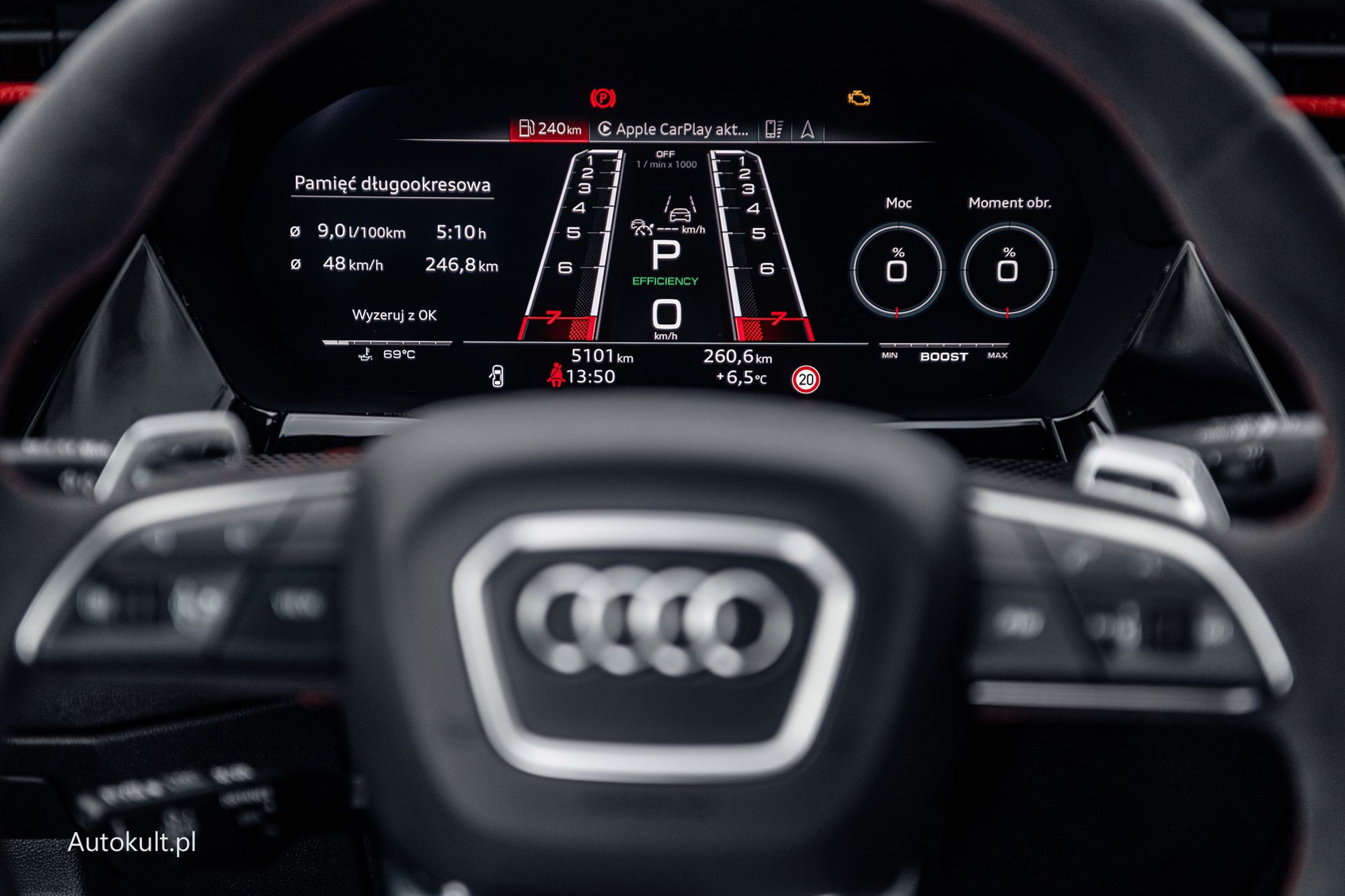 Szkoda, że Audi nie dało tu klasycznego obrotomierza umieszczonego centralnie. Ten jest nieczytelny.