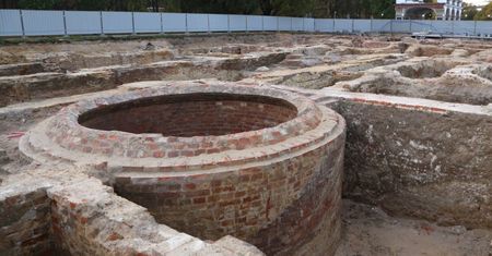 Tysiące zabytków odnalezionych w centrum Warszawy. Archeolodzy mają ręce pełne roboty