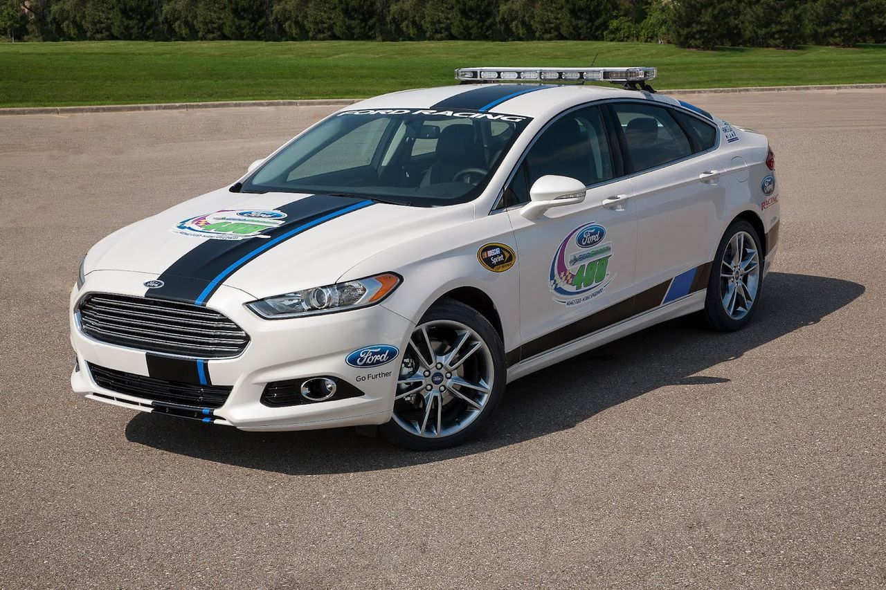 Ford Fusion Pace Car trafi do szczęśliwego fana [wideo]