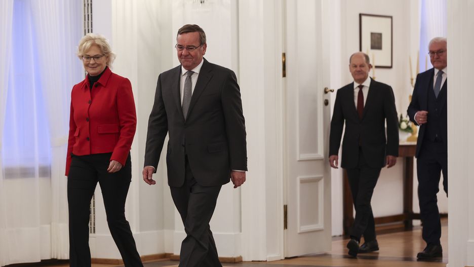 Christine Lambrecht - była minister obrony Niemiec oraz Boris Pistorius - nowy minister