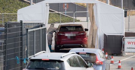 Koronawirus w Polsce. Drastyczne wzrosty zachorowań. Szef GIS tłumaczy dlaczego