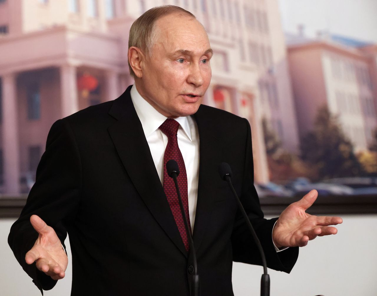 Putin questions Europe's decision to forsake Russian natural gas