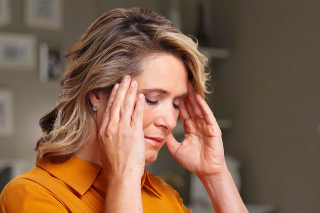123RF: Napięciowy [ból głowy]https://portal.abczdrowie.pl/bol-glowy-na-czubku) częściej dotyka kobiety