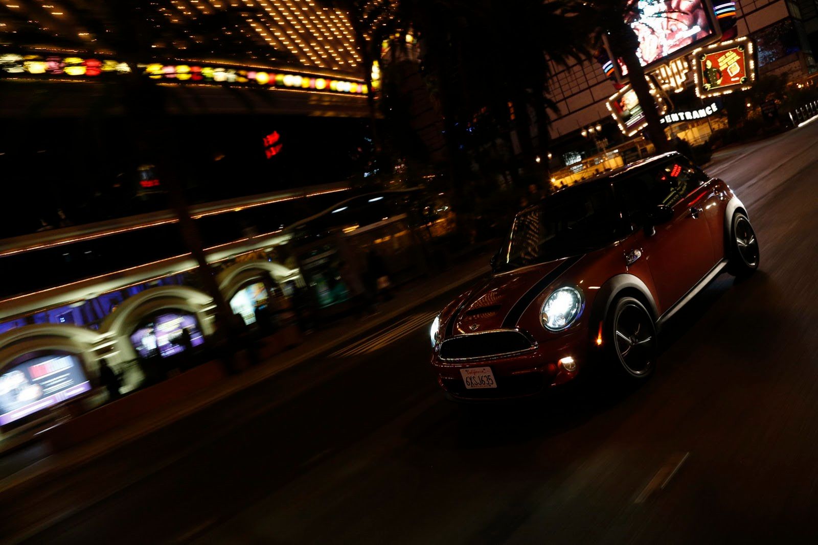 Galeria Mini jako celebracja sprzedaży półmilionowego egzemplarza w USA 226