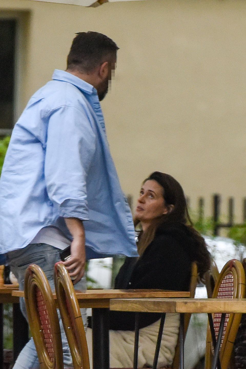 Agnieszka Grochowska w restauracji z tajemniczym mężczyzną