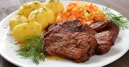 Nigdy nie łącz z ziemniakami. Prosta droga do niestrawności i wzdętego brzucha
