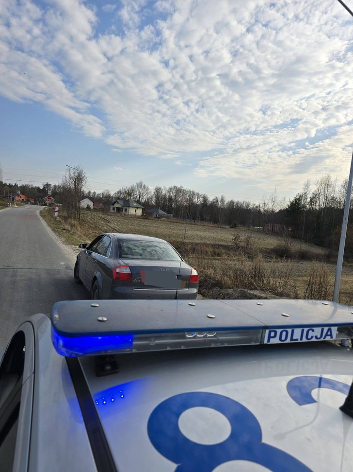 32-latka z zakazem prowadzenia i blisko 2 promilami za kierownicą. Sąd wydał szybki wyrok