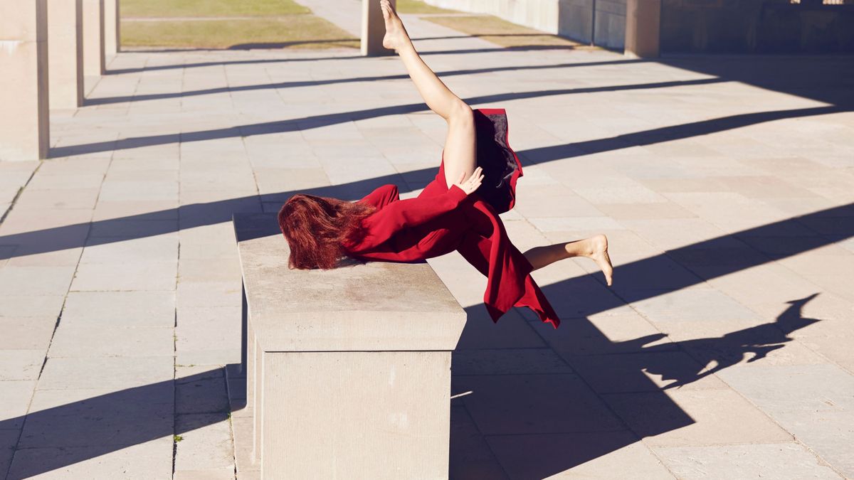 Upadające modelki na zdjęciach. Czy w tym może być piękno? 1