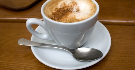 Wiele osób nie odróżnia tych rodzajów kawy. Wyjaśniamy, o co chodzi z latte, cappuccino i flat white
