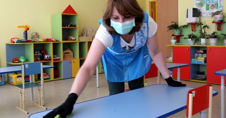 Nowe obostrzenia: żłobki i przedszkola zamknięte. "Jest coraz gorzej"