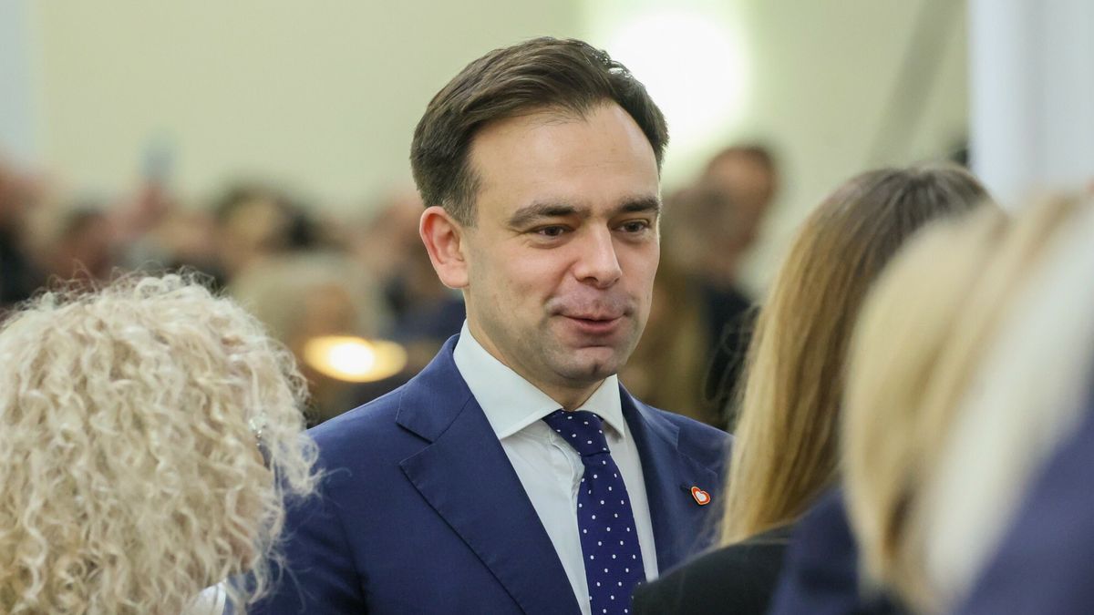 "Mamy pozytywną ocenę KE" - ogłosił we wtorek minister finansów Andrzej Domański